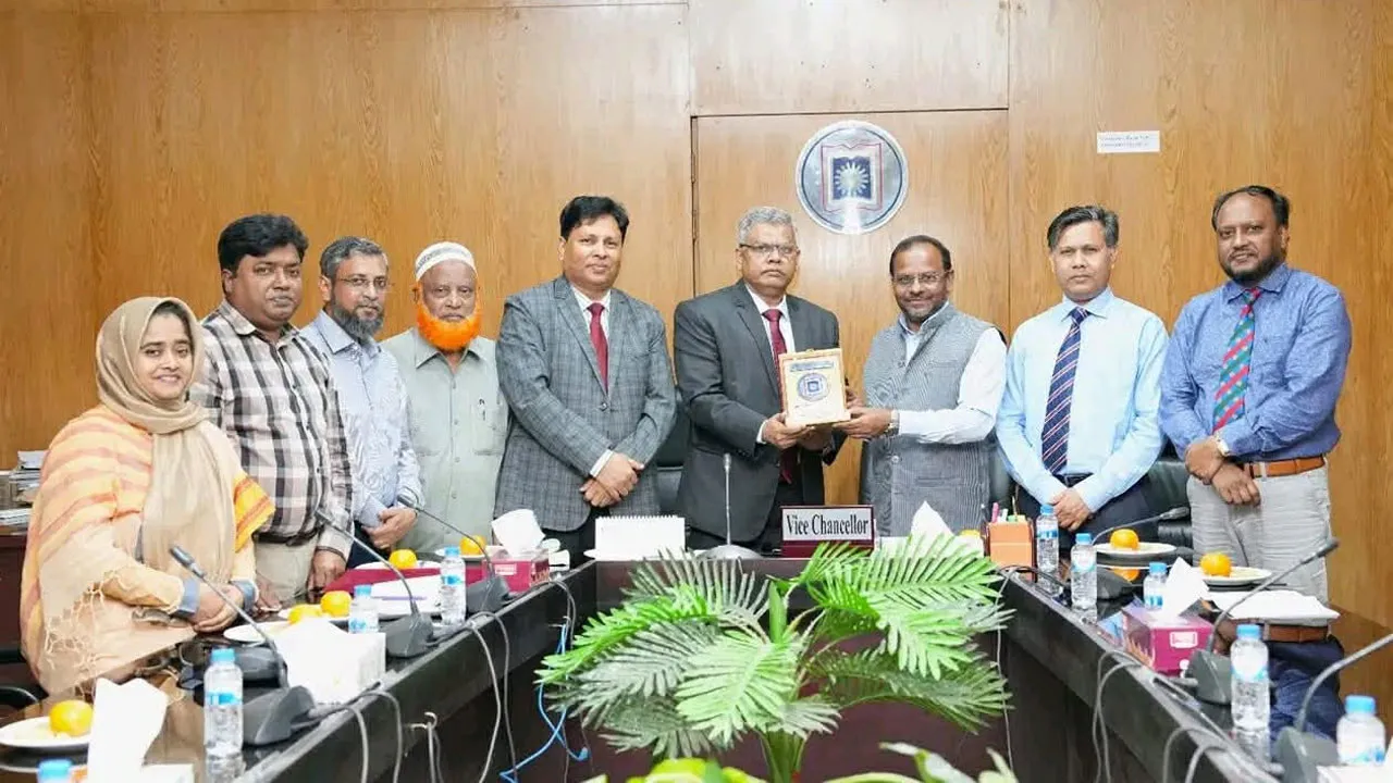 রাবি ভিসির সাথে ভারতীয় সহকারী হাই কমিশনারের সৌজন্য সাক্ষাৎ