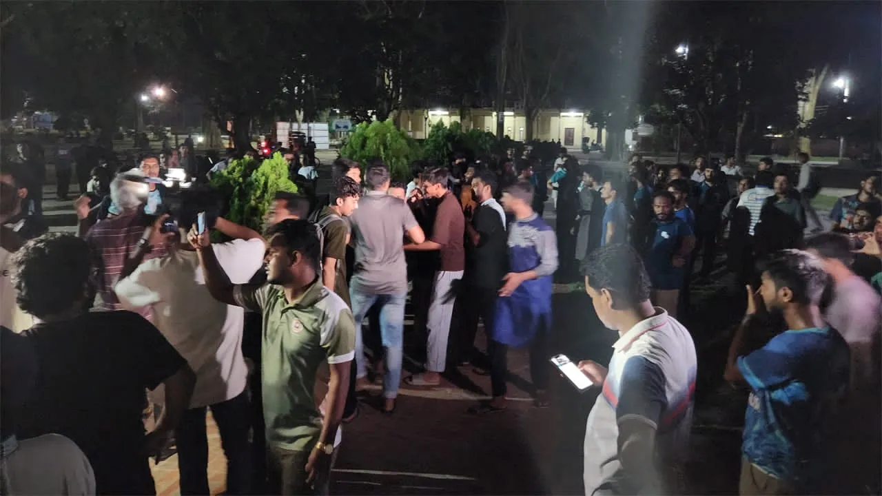 রাবিতে ছাত্রজোটের সাথে শাহবাগবিরোধীদের দফায় দফায় সংঘর্ষ