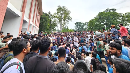 রাকসুর কার্যালয় ভাঙচুর, মুখোমুখি শিক্ষার্থী-ছাত্রদল