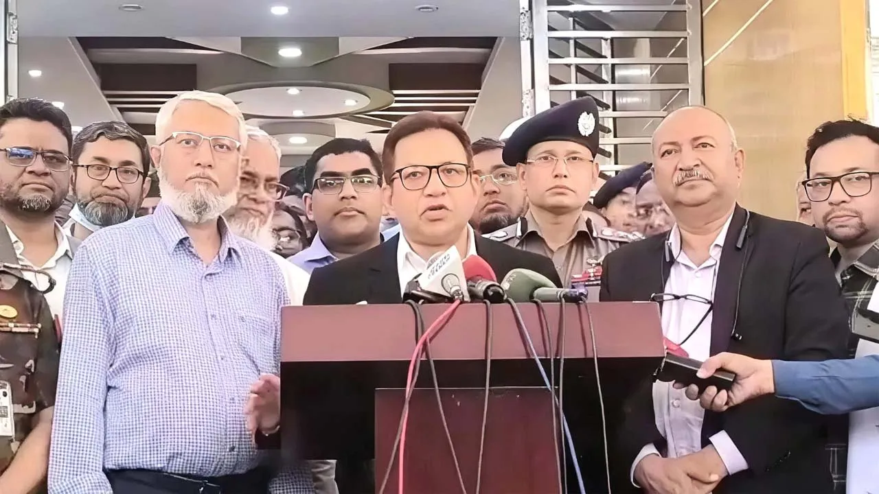 রাজশাহী মেডিক্যালে নবজাতকের জন্য রেডিয়েন্টের ভেন্টিলেটর হস্তান্তর
