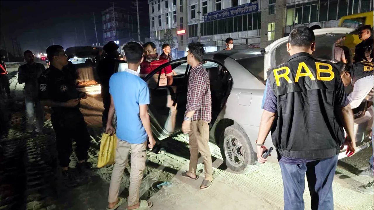 নিরাপত্তা চাদরে রাজধানী