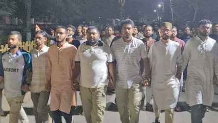 সাংবাদিক ও ডাকসু প্রতিনিধিদের ওপর হামলার প্রতিবাদে রাকসুর বিক্ষোভ