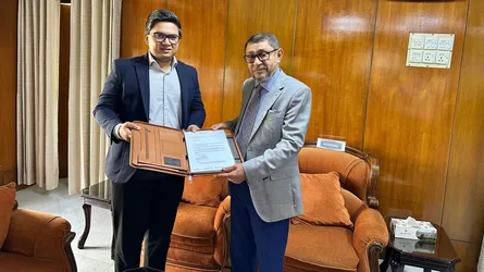 স্বাস্থ্য মন্ত্রণালয়কে ১০টি নিওনেটাল ও পেডিয়াট্রিক ভেন্টিলেটর দিলো রেডিয়েন্ট