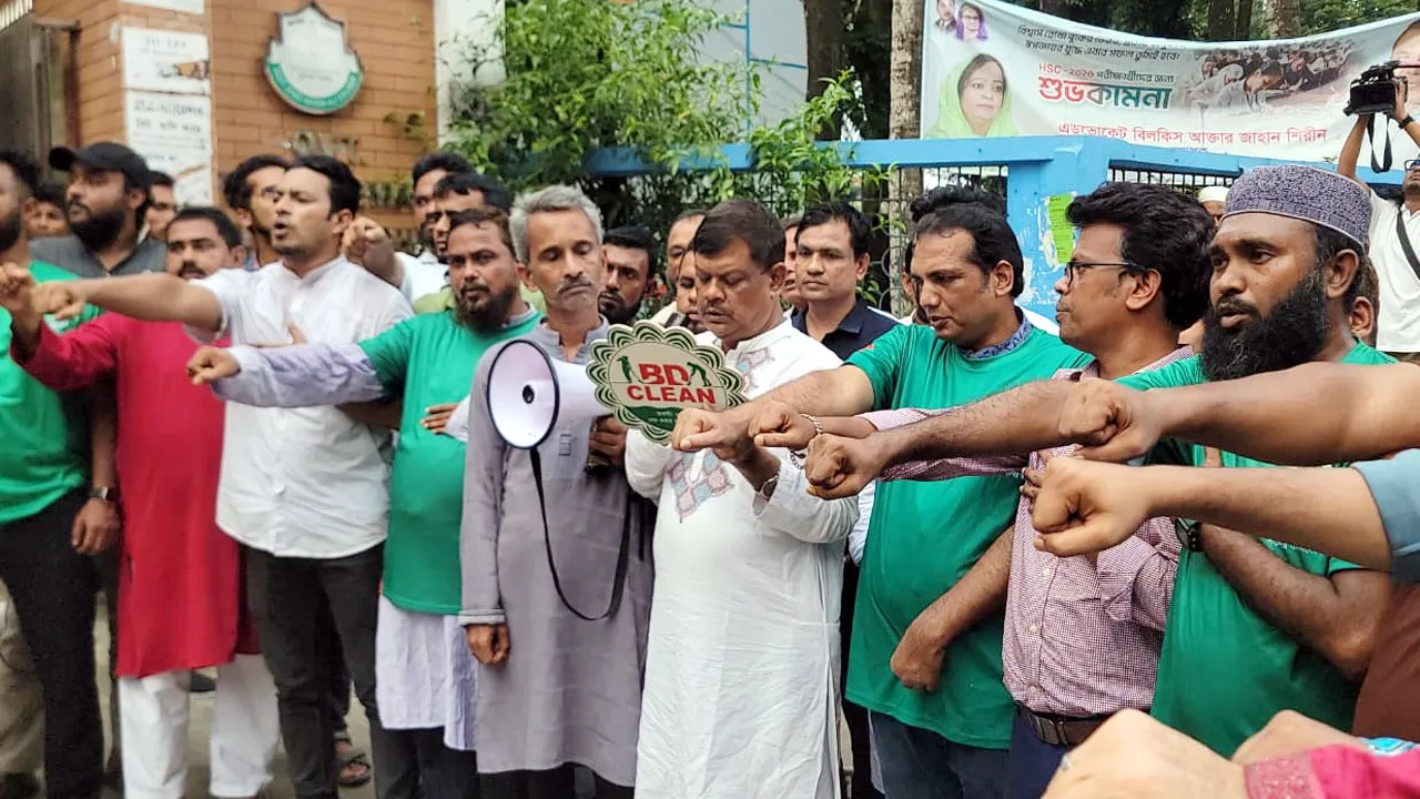বরিশালে ডেঙ্গু প্রতিরোধে রহমাতুল্লাহ'র নেতৃত্বে পরিচ্ছন্নতা অভিযান