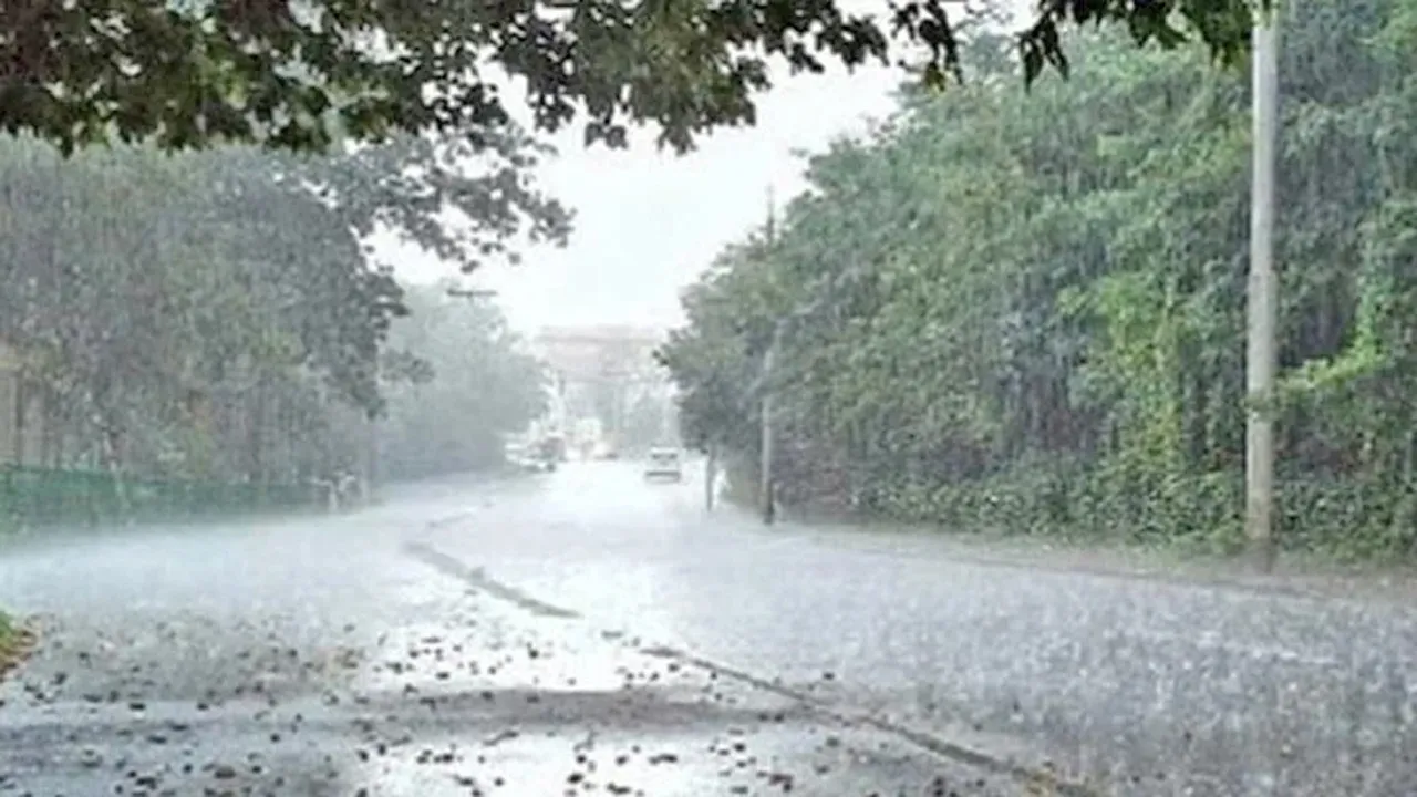 ১৭ অঞ্চলে ঝড়ো হাওয়াসহ বৃষ্টির পূর্বাভাস