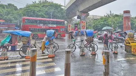 ৭ অঞ্চলে ঝড়বৃষ্টি, ঢাকায় হালকা বৃষ্টির সম্ভাবনা