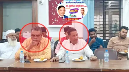 রায়পুরে শহিদ দিবসের অনুষ্ঠানে আ.লীগের দুই নেতা, বিতর্ক