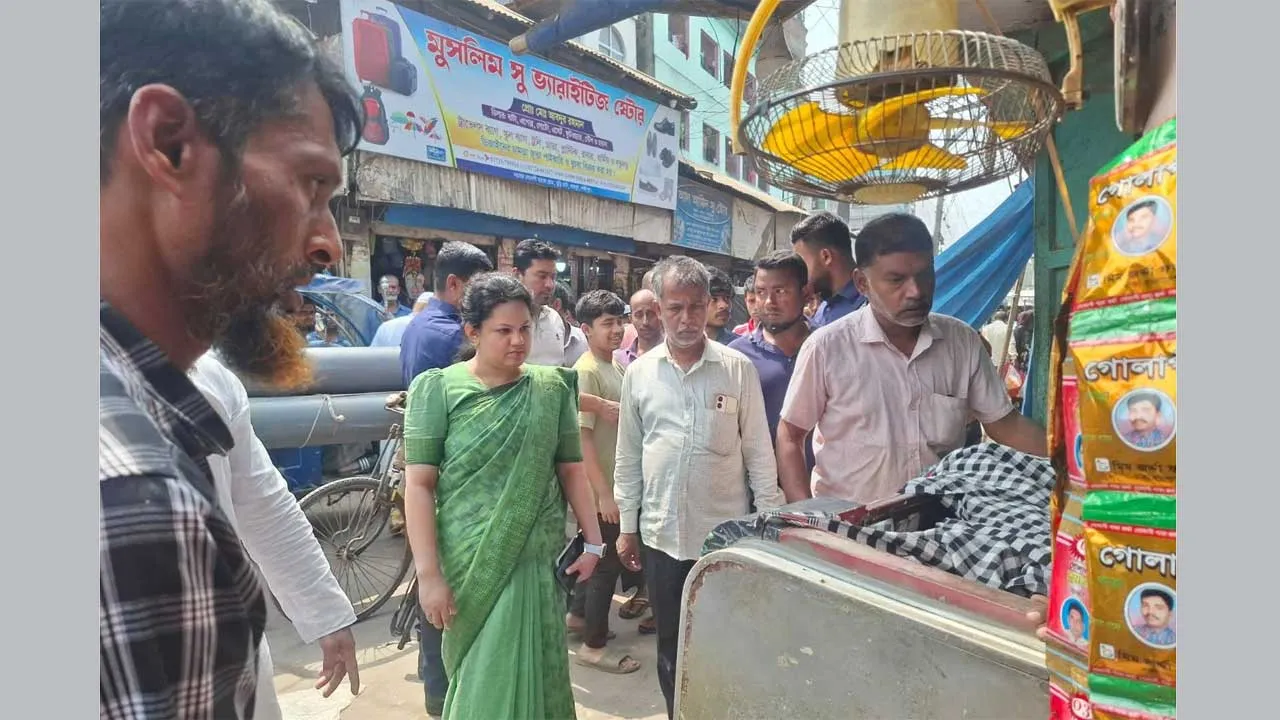 রায়পুরে ফুটপাতে ব্যবসা করায় জরিমানা