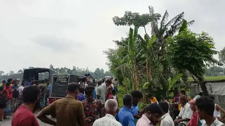 কুড়িগ্রামে সড়ক দুর্ঘটনায় বাবা-ছেলে নিহত