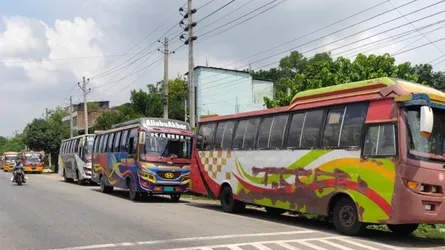 রাজবাড়ী-ফরিদপুর রুটে ৪৪ ঘণ্টা পর বাস চলাচল স্বাভাবিক