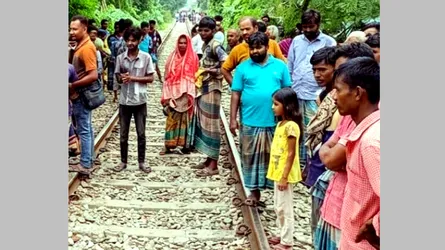 রাজবাড়ীতে সন্তানকে বাঁচাতে গিয়ে ট্রেনের ধাক্কায় মায়ের মৃত্যু