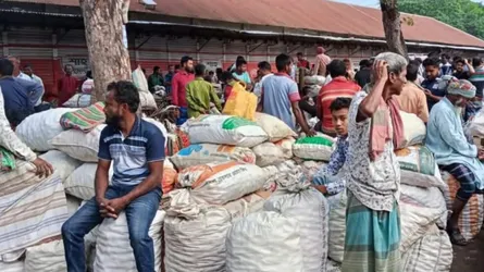 রাজবাড়ীতে পেঁয়াজ ব্যবসায়ীদের ধর্মঘট, বিপাকে কৃষকরা