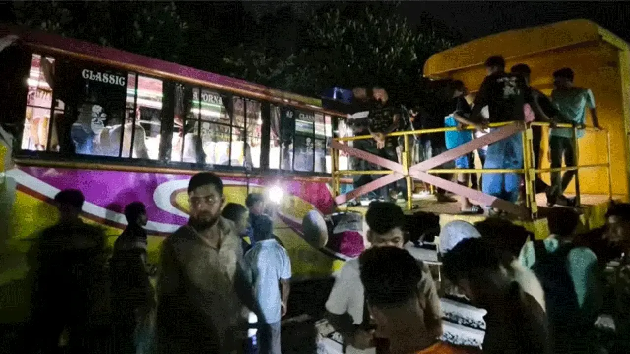 রাজবাড়ীতে বিচ্ছিন্ন ওয়াগনের সাথে ত্রিমুখী সংঘর্ষে নিহত ২, আহত ১০