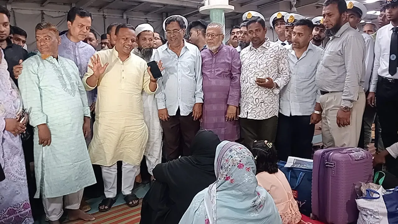 লঞ্চযাত্রায় নির্ধারিত ভাড়ার চেয়েও কম নেয়া হচ্ছে : নৌ প্রতিমন্ত্রী