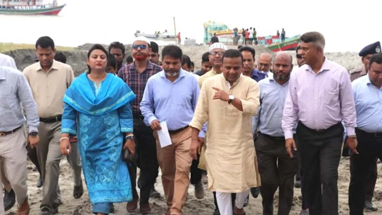 পাটুরিয়া-দৌলতদিয়া ফেরিঘাট পরিদর্শন করলেন নৌপরিবহন প্রতিমন্ত্রী