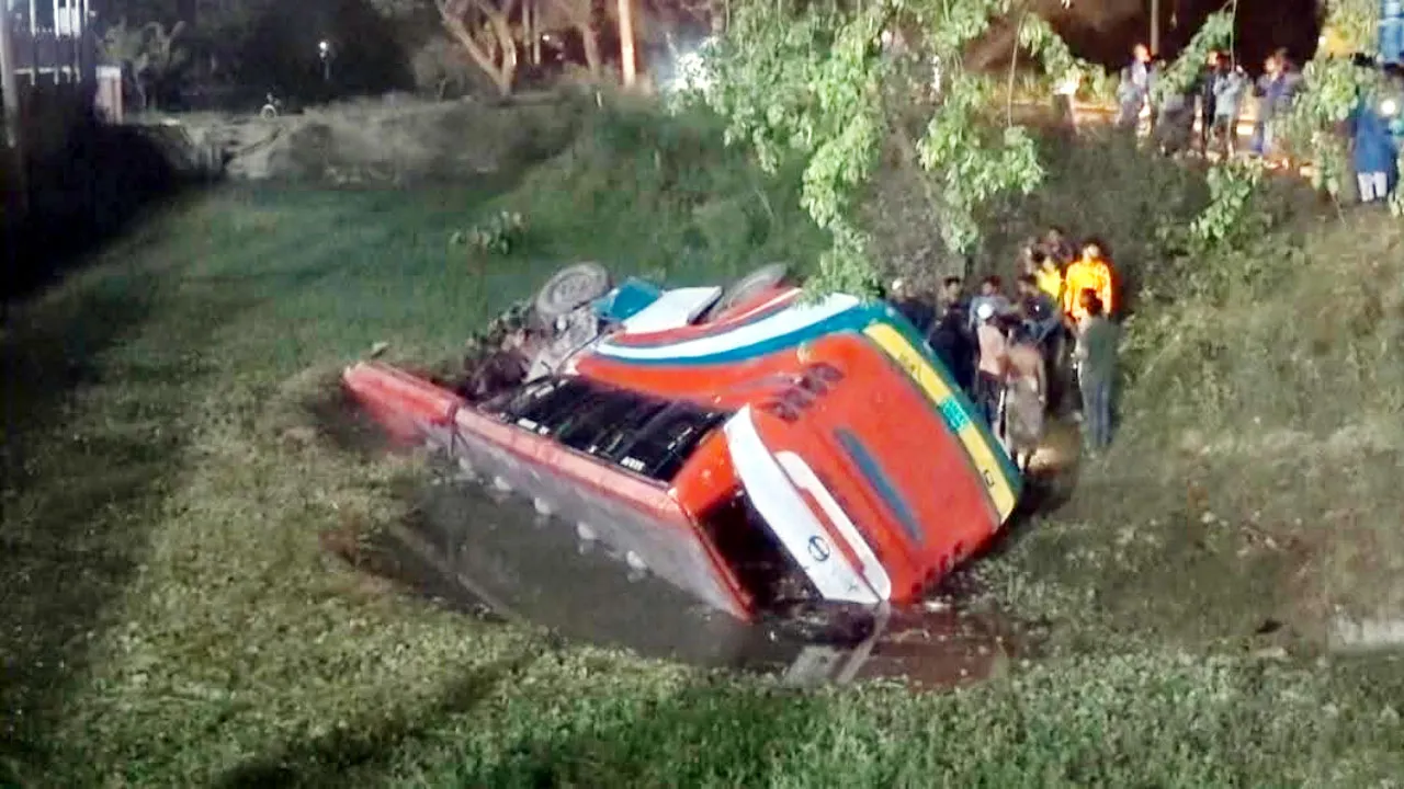 দুর্ঘটনায় শিক্ষা সফরের বাস, ৩ জামায়াতকর্মী নিহত