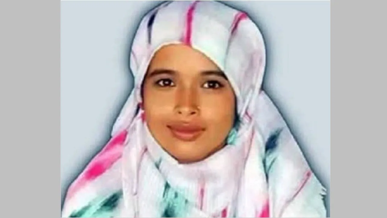 রাজশাহীতে ভোটকেন্দ্রের সামনে নারী স্বতন্ত্র প্রার্থীকে চড়-থাপ্পড়
