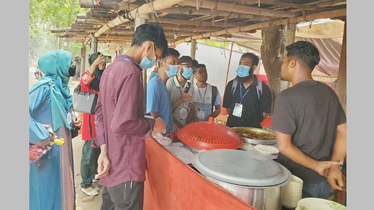 রাবিতে খাদ্য সচেতনতা বৃদ্ধিতে ফুড স্টল মনিটরিং