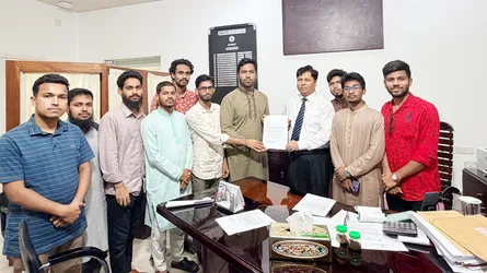 রাবিতে আবাসন ভাতার দাবিতে সম্মিলিত হল সংসদের স্মারকলিপি প্রদান