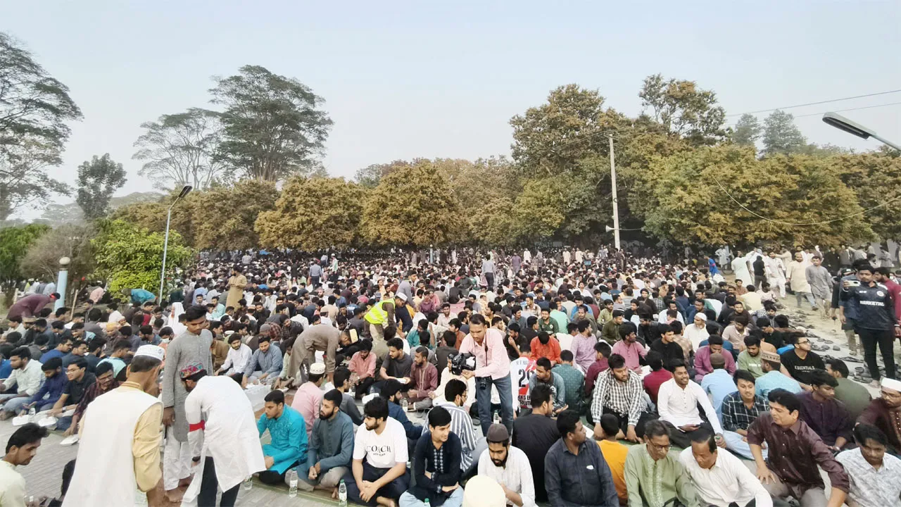 ১৬ হাজার শিক্ষার্থীকে নিয়ে রাবি প্রশাসনের গণ-ইফতার