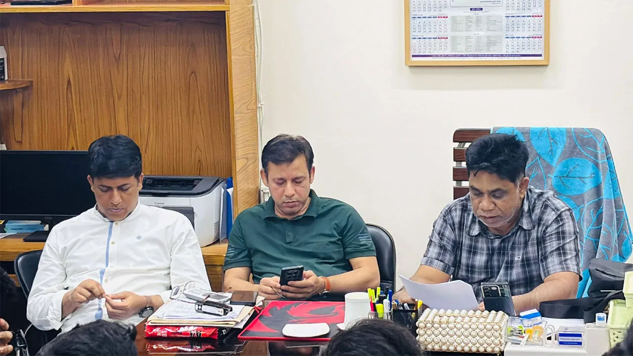 হলে ‘নারী প্রবেশ সন্দেহে’ তল্লাশি, এজিএসসহ ৩ শিক্ষার্থীর আবাসিকতা সাময়িক বাতিল