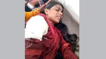 রাজশাহীতে স্কুলছাত্রীকে ছুরিকাঘাত