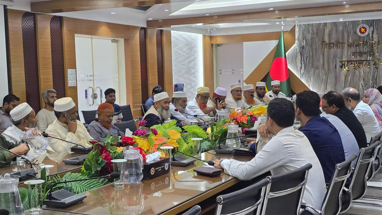 বিভাগীয় কমিশনারের সাথে রাজশাহী অঞ্চলের বিরোধীদলীয় ৬ এমপির মতবিনিময়