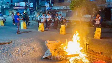 রাজশাহীতে জাতীয় পার্টির অফিস ভাঙচুর, সাইনবোর্ডে অগ্নিসংযোগ
