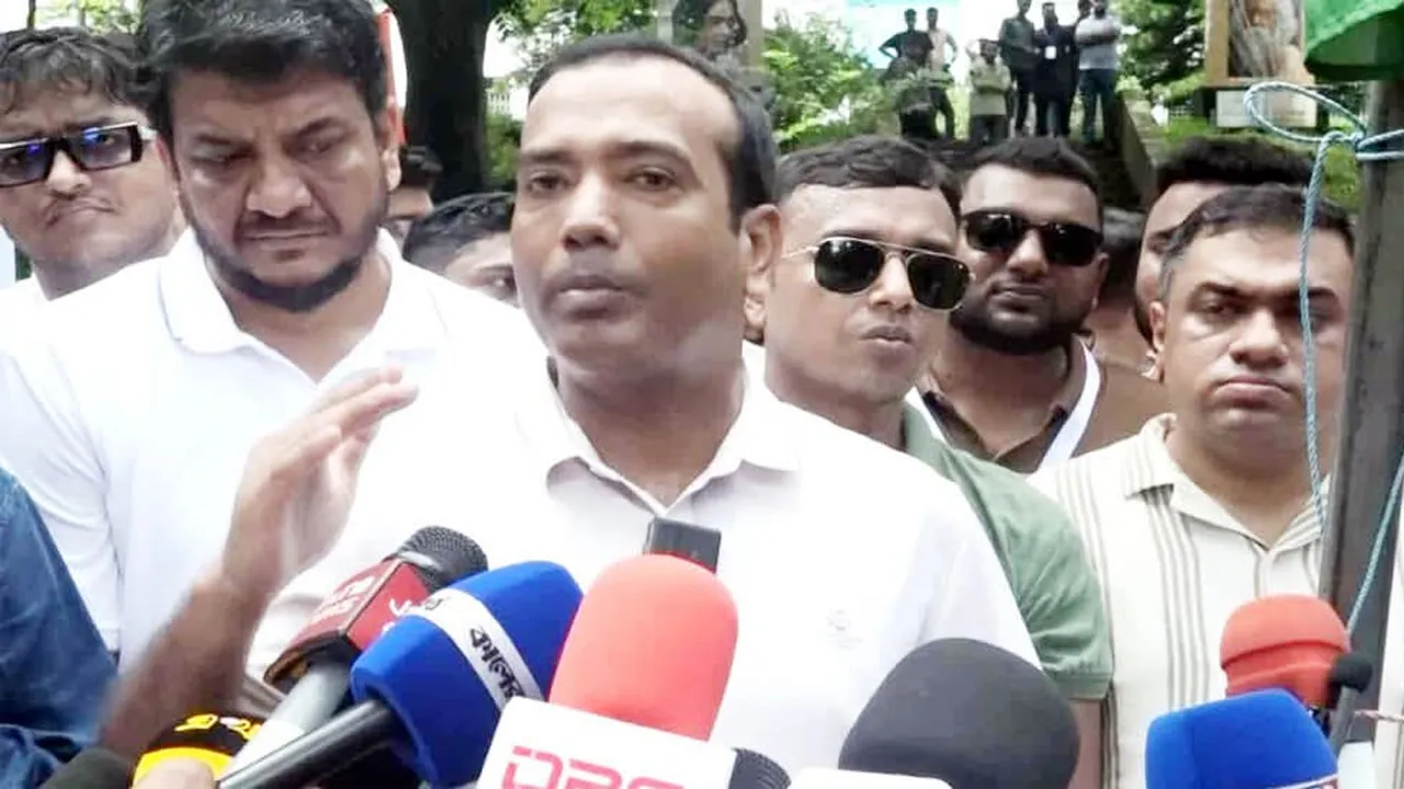 ঢাবির হলে এখনো সক্রিয় নিষিদ্ধ ছাত্রলীগের নেতাকর্মীরা : ছাত্রদল সভাপতি