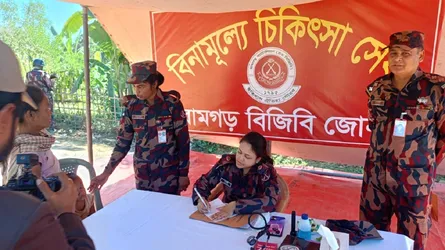 রামগড়ে বিজিবির বিনামূল্যে চিকিৎসা সেবা ও শীতবস্ত্র বিতরণ