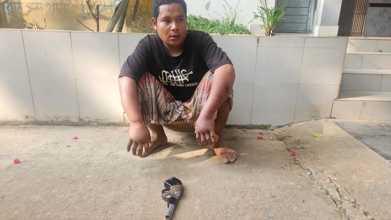 চাঁদাবাজির সময় অস্ত্রসহ ইউপিডিএফ সদস্য আটক