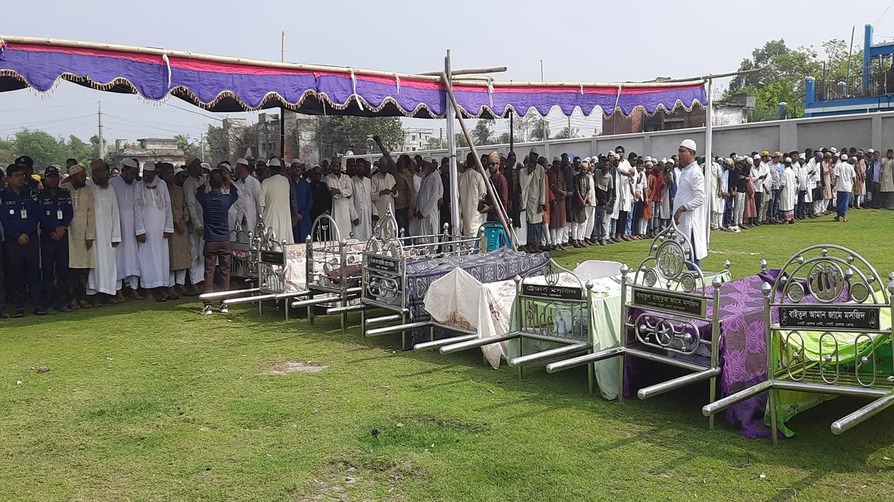 রামপাল দুর্ঘটনা : ৯ স্বজনকে পাশাপাশি দাফন