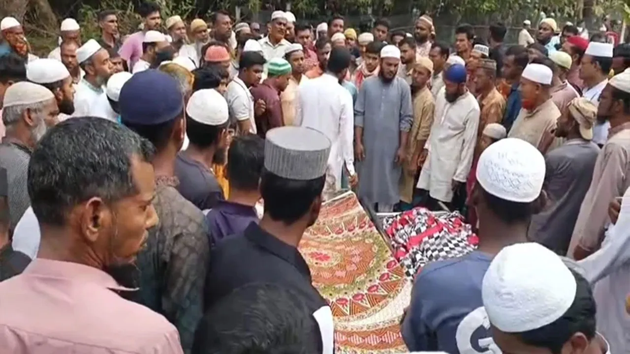 রামপালে সড়ক দুর্ঘটনায় খুলনার নববধূসহ নিহত ৪ জনের দাফন সম্পন্ন