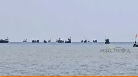নিষেধাজ্ঞার মধ্যে সাগরে মাছ ধরার মহোৎসব