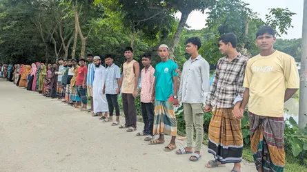 রাঙ্গাবালীতে ছাত্রদল ও স্বেচ্ছাসেবক দল নেতার বিরুদ্ধে শিক্ষার্থীকে মারধরের বিচার দাবি