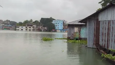 রাঙ্গামাটিতে কাপ্তাই লেকের পানি বেড়ে পানিবন্দী ৩০ হাজার মানুষ