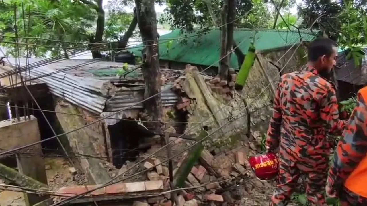 রাঙ্গামাটিতে ভারী বৃষ্টি, দেয়াল ধসে দুইজন আহত