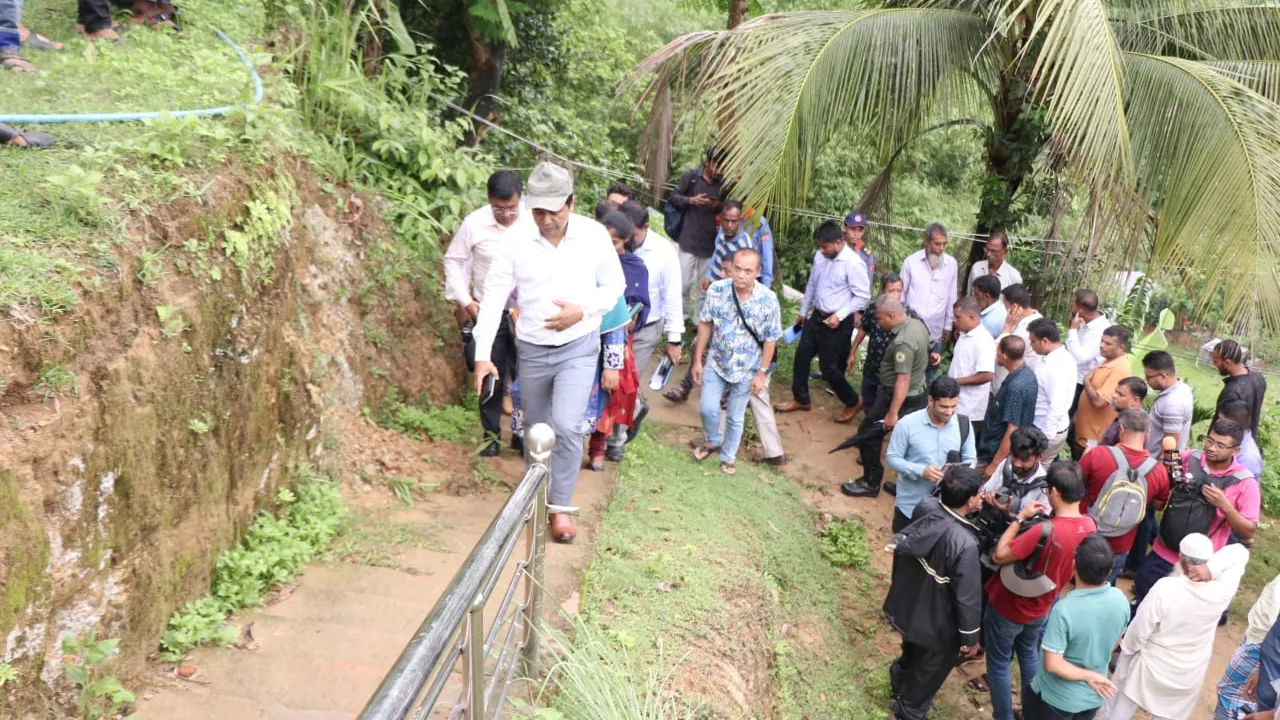 রাঙ্গামাটিতে টানা বৃষ্টিতে পাহাড় ধসের আশঙ্কা, সতর্কতা জারি