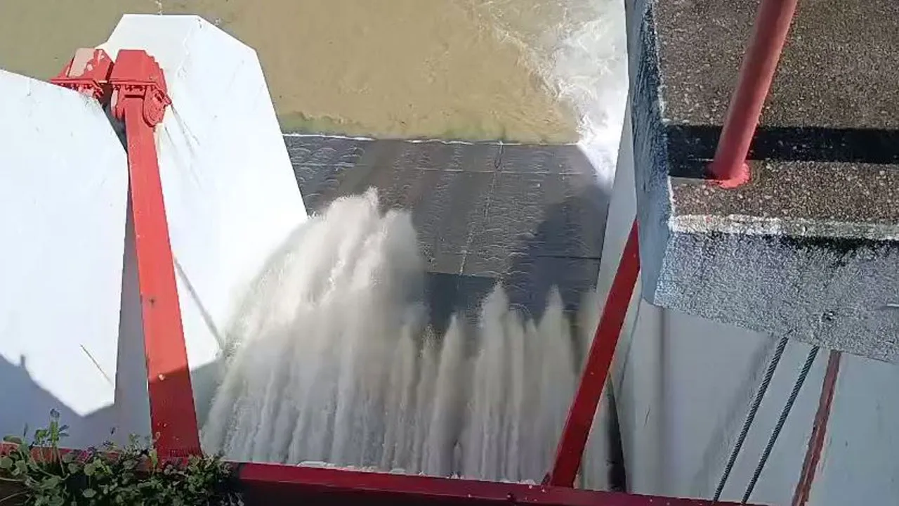 বন্ধ করা হলো কাপ্তাই বাঁধের ১৬ জলকপাট
