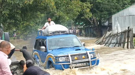 রাঙ্গামাটিতে পাহাড়ি ঢলে আটকে পড়েছে পর্যটক