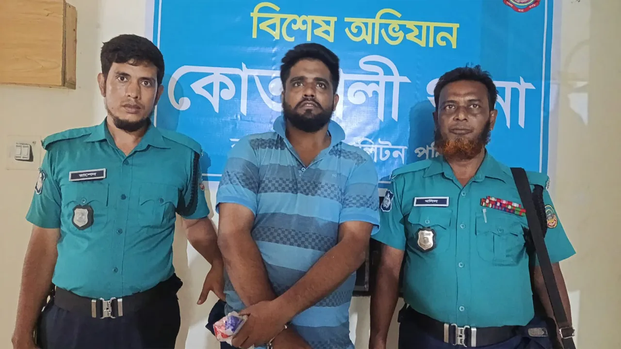 রংপুরে তালিকাভুক্ত শীর্ষ সন্ত্রাসী আনাস ইয়াবাসহ গ্রেফতার