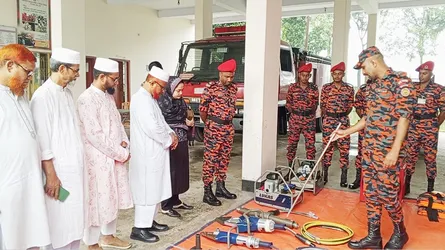 বদরগঞ্জে ফায়ার সার্ভিস স্টেশন ও সরঞ্জাম পরিদর্শনে এমপি আজহারুল ইসলাম