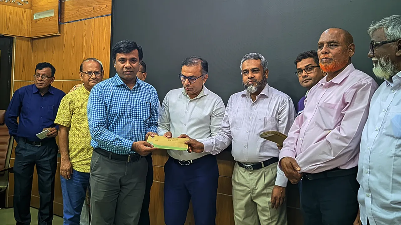রংপুর বিভাগের ৫৯ জন সাংবাদিকের মাঝে কল্যাণ ট্রাস্টের চেক বিতরণ