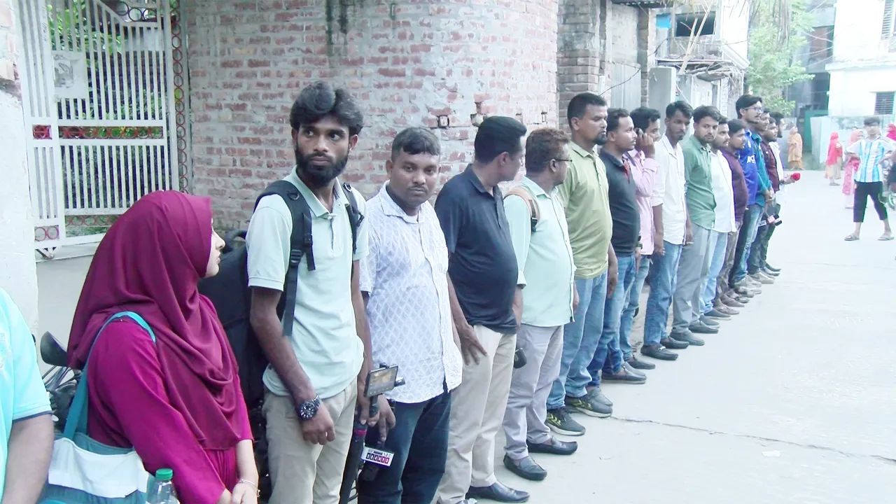 সংবাদ সংগ্রহের সময় সাংবাদিকদের লাঞ্চিত, সিদ্ধার্থ দাসের বাবা-ভাই ডিবি হেফাজতে