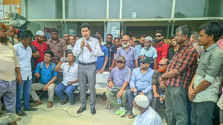 সিটি প্রশাসকের প্রতিশ্রুতিতে উঠল রংপুর শ্রমিকদের মহাসড়ক অবরোধ