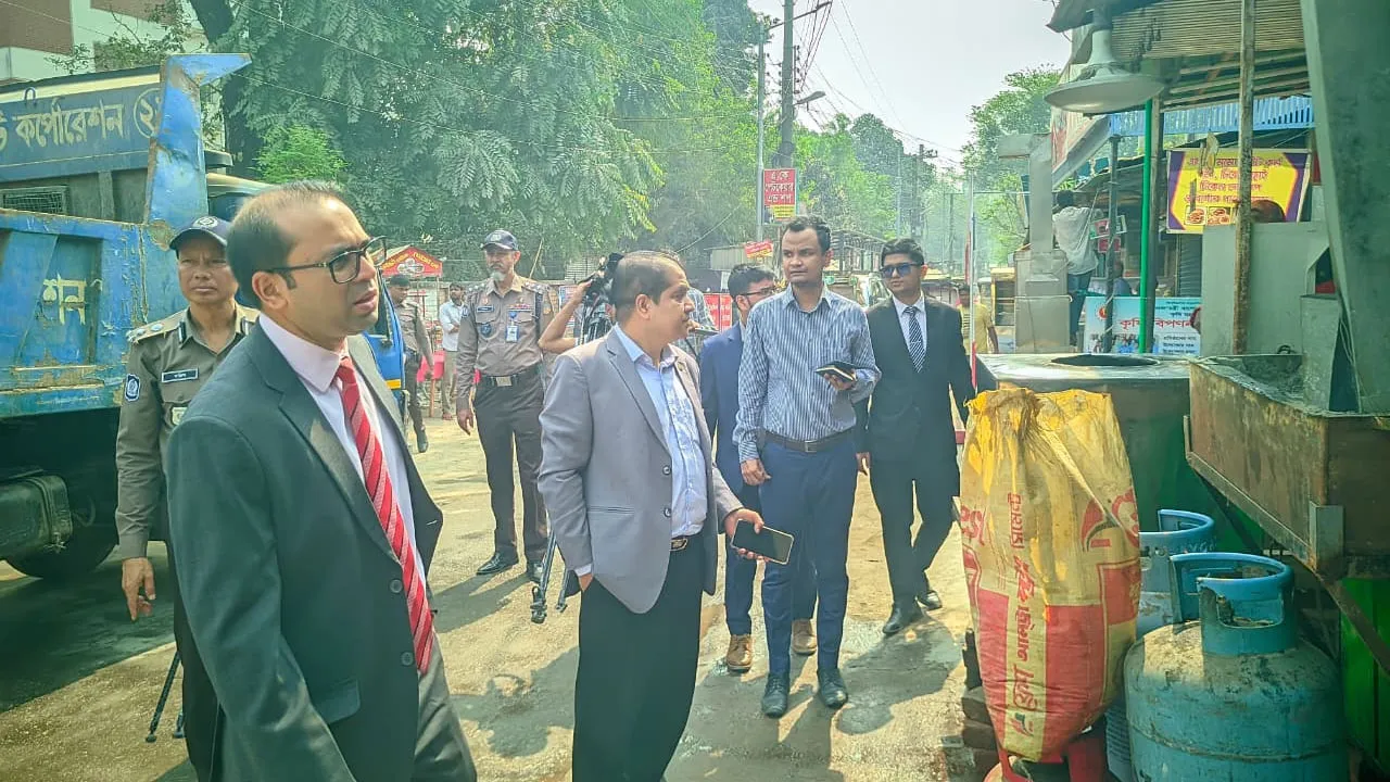 রংপুর অবৈধ ব্যানার-ফেস্টুন অপসারণ কার্যক্রম শুরু