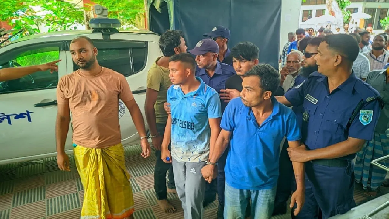 রংপুরে হিন্দু পল্লীতে হামলা ভাঙচুর, গ্রেফতার ৫ জনের বিরুদ্ধে রিমান্ড শুনানি আজ
