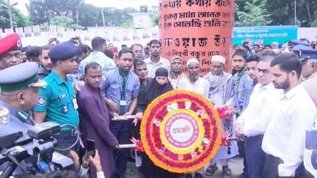 রংপুরে জুলাই শহীদ স্মৃতিস্তম্ভে শহীদ আবু সাঈদের মা ও বাবার শ্রদ্বাঞ্জলি
