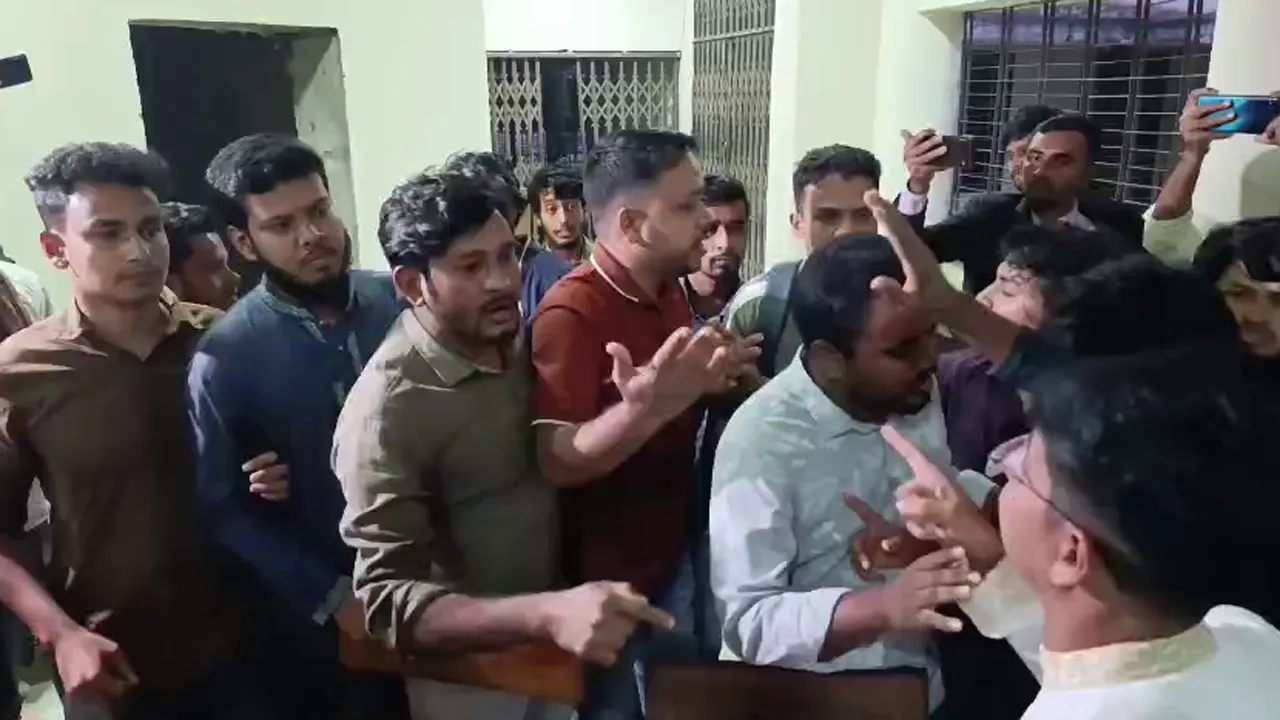 ব্রাকসু নির্বাচন স্থগিত নিয়ে ক্যাম্পাসে উত্তেজনা, ভিসি কার্যালয় ঘেরাও