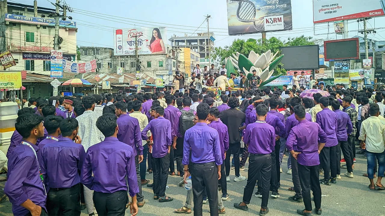 রংপুরে ৬ দফা দাবিতে পলিটেকনিক শিক্ষার্থীদের বিক্ষোভ